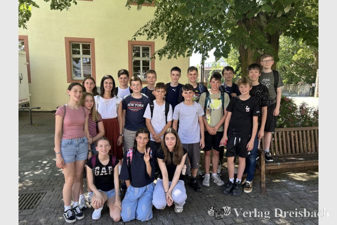 Foto: Gemeinde
Die Schülerinnen und Schüler vor dem Stadtmuseum Hofheim.