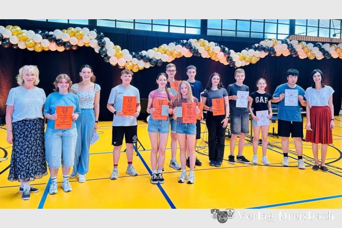Foto: Gemeinde
Siegerehrung beim diesjährigen Latein-Vokabelkönig-Wettbewerb.