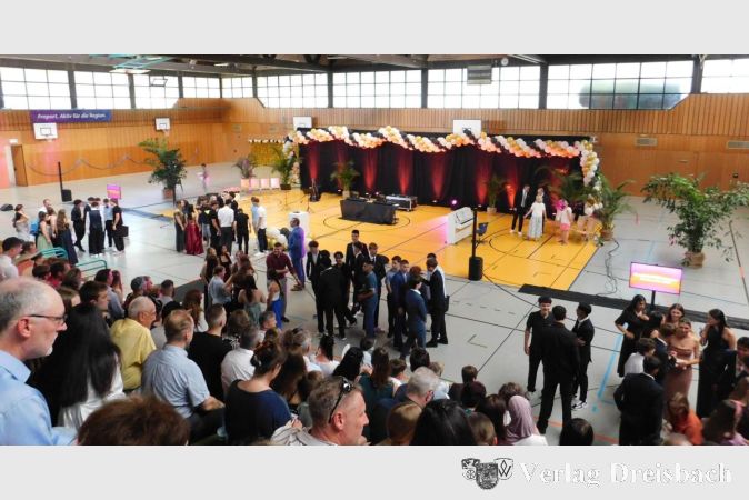 Foto: vdL
Die Sporthalle wurde zur Festhalle.
