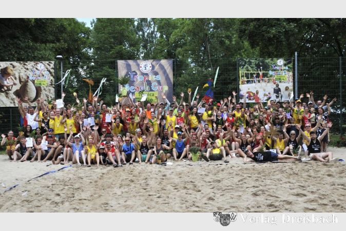 Foto: Marion Mittermeier
30 Teams trugen zu einem stimmungsvollen Turnier auf der Krifteler Beachvolleyballanlage bei.