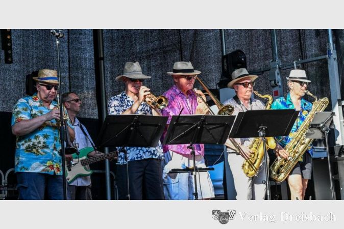 Foto: Thomas Wiegand/FFC
Passend zum Wetter gekleidte: Dr. Soul & The Chain of Fools.