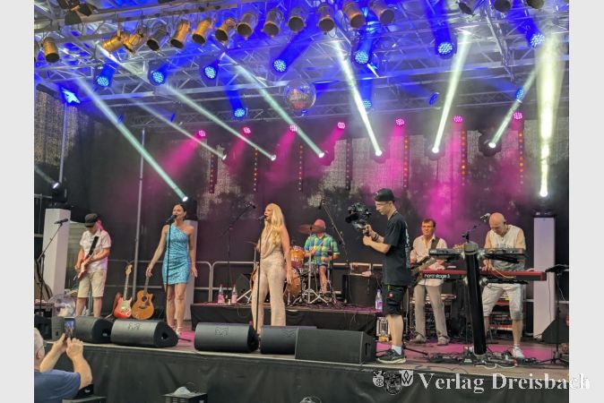 Foto: mpk
Der Höhepunkt des Samstagabends war der Auftrit von "BABA Explosion", der ABBA Tribute Show.