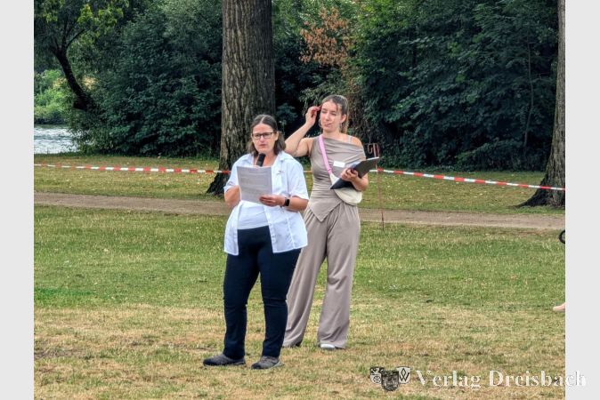 Foto: mpk
Oya Demet (links) und Doroti Bojti sind die diesjährigen Leiterinnen der Hattersheimer Ferienspiele.