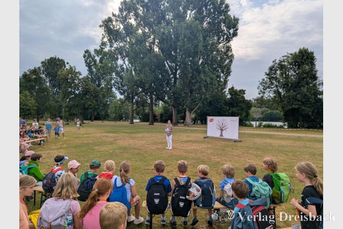 Foto: mpk
Die Erste Stadträtin Heike Seibert begrüßte die diesjährigen Ferienspielkinder.
