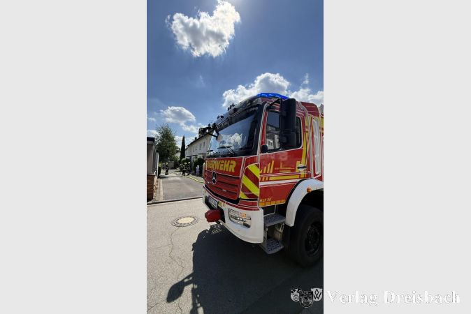 Foto: Feuerwehren Hattersheim
Rauchentwicklung aus einem Trafohäuschen in der Karlsbader Straße in Kriftel.