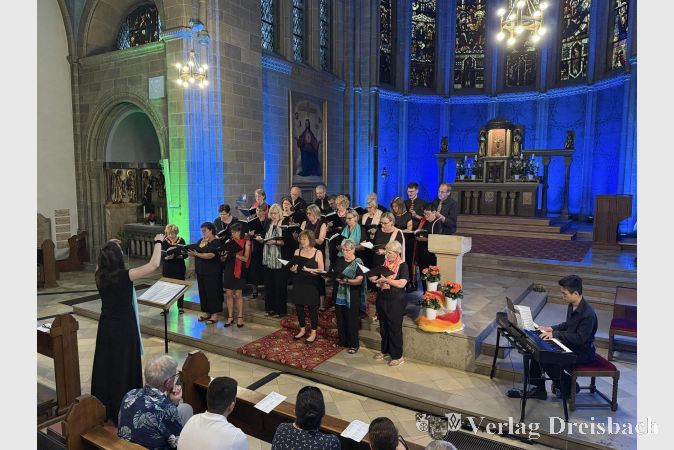 Foto: privat
Erster Auftritt des Katholischen Kirchenchors St. Martinus unter der Leitung der neuen Chorleiterin Laura-Maria Püsch.