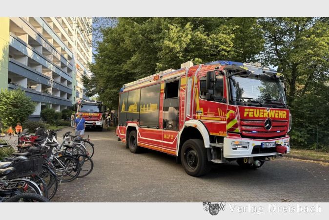 Foto: Feuerwehren Hattersheim
Schmorbrand in Wohnhochhaus beschäftigt Feuerwehr über Stunden.