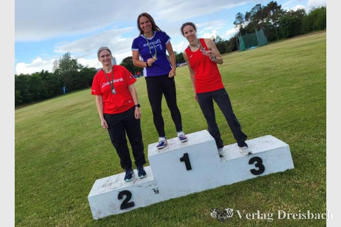 Foto: privat
Heike Reichardt (l.) ergatterte bei ihren ersten Company Sport Games eine Silbermedaille im Speerwurf.