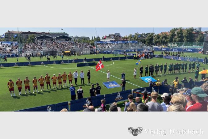 Foto: HSG
In einem eigens aufgebauten kleinen Stadion gab es die Finals mit Hymne und Fahnen-Einlauf.