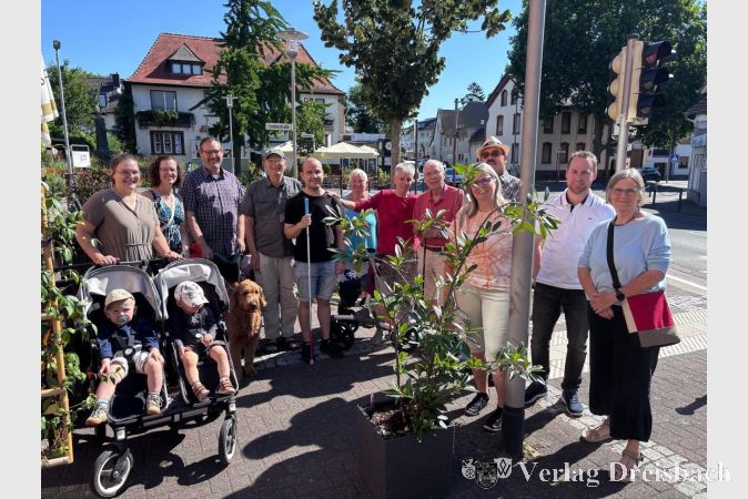 Foto: Gemeinde
Die diesjährigen Heckenspaziergänger am Treffpunkt an der Linde.