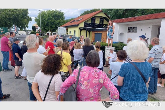Foto: privat
Großes Interesse an der Infoveranstaltung von BieNe am vergangenen Montag. Die 1. Vorsitzende Svenja Stöbbe richtete das Wort an die erschienenen Bürgerinnen und Bürger.
