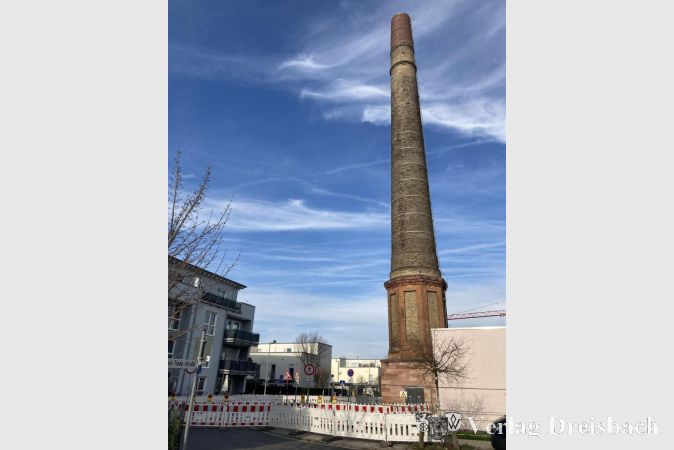 Archivbild: hl
So sah der damals noch merklich höhere Schlot vor dem Beginn der aktuellen Arbeiten aus.