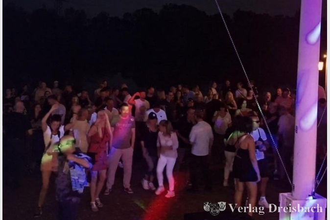 Foto: nab
Um Mitternacht war Schluss: Die Techno-Veranstaltung endete nach einem Abend mit rund 300 Gästen.