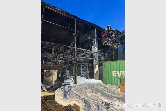 Foto: Gemeinde
Die ausgebrannte Lagerhalle.