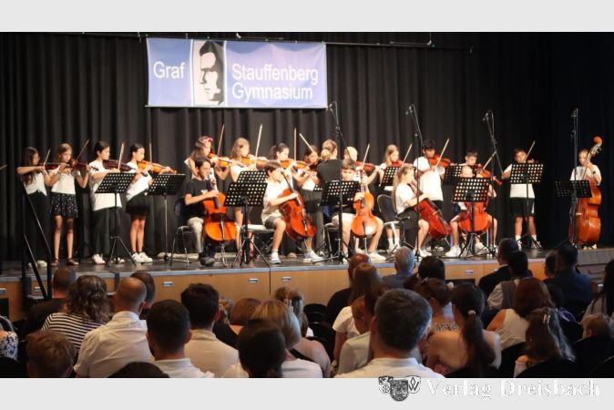 Foto: gus
Das Streicherorchester war eine der Musikgruppen der Schule, die die Feier begleiteten.