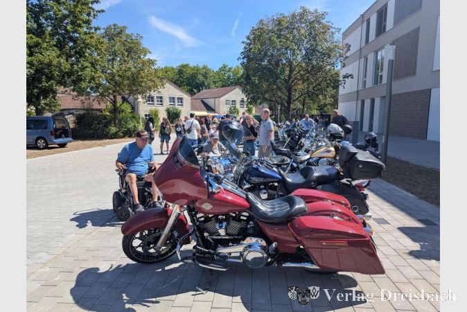 Foto: mpk
Auch für Bewohnerinnen und Bewohner, die selbst nicht mitfahren können, ist der Besuch des Harley-Davidson Chapters Wiesbaden-Nassau immer wieder ein sehenswertes Event.