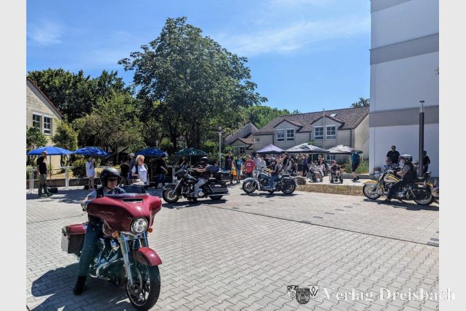 Foto: mpk
Ankunft der Harleys in der EVIM-Wohnanlage in der Dürerstraße.