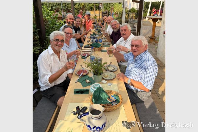 Foto: KKK
Der Ältestenrat, der Vorstand und der Sitzungspräsident des KKK.