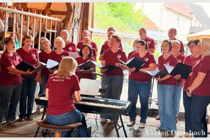 Foto: pm
In der Scheune der Familie Anthes gaben die Chöre der Harmonie ein Konzert.