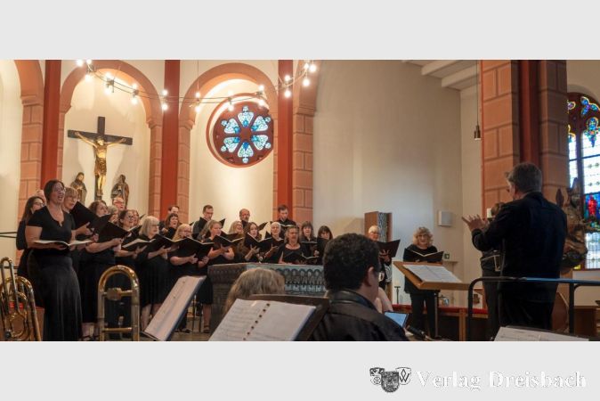 Foto: Bernd Reimann
Der Chor des Caecilienvereins Kriftel begeistert mit Duke Ellington.