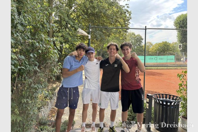 Foto: privat
Es freuen sich die Sieger der U 18. V.l.n.r.: Rayan Bouazza, Philipp Roth, Tim Messerschmitt und Constantin Weck.