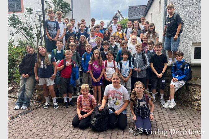 Foto: privat
Fast 50 Kinder und Jugendlichen bis 13 Jahre verbrachten mit einer Gruppe von 16 Teamerinnen und Teamern zehn Tage lang in in einem Selbstversorgerhaus in Hessisch Lichtenau