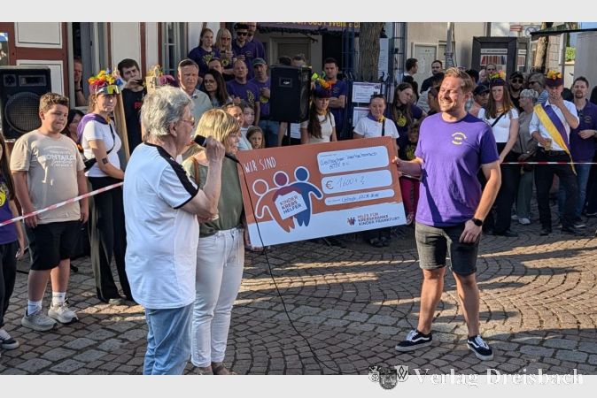 Foto: nab
Seit Jahrzehnten gehört die Unterstützung krebskranker Kinder zur Weilbacher Kerb. In diesem Jahr kamen 1600 Euro für die Frankfurter Kinderkrebshilfe zusammen.