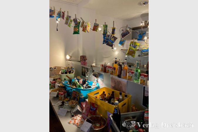 Foto: Stadt Hattersheim
Snacks aus aller Welt gab es zum Konzert, passend zur ursprünglich geplanten Open-Air-Kinovorstellung "WEIT".