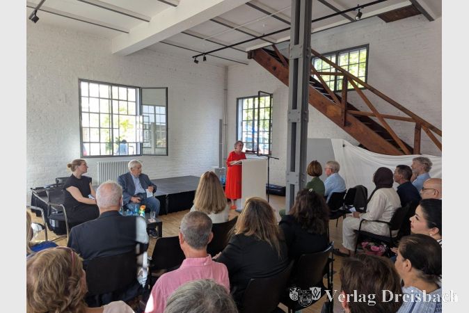 Foto: mpk
Auch Heike Bülter, die ehemalige Leiterin des Stadtteilbüros, hielt vor dem zahlreich erschienenen Publikum im Stadtmuseum eine Rede. Sie blickte zurück auf die Geschichte der Intergationslotsen in den vergangenen zwei Jahrzehnten.