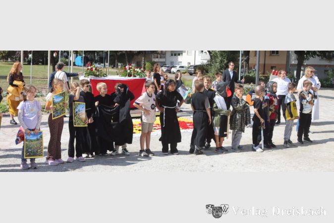Foto: gus
Das Leben des Heiligen Franziskus stellten die Viertklässler der Riedschule inklusive Kostümen szenisch dar.