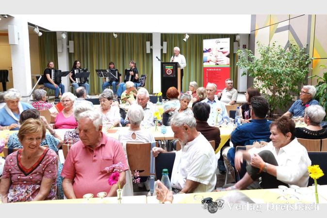 Foto: privat
Gemütliches Beisammensein beim AWO Sommerfest im Rat- und Bürgerhaus.