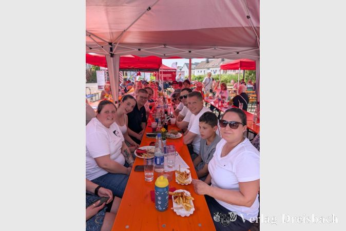 Foto: nab
Die Feuerwehr Weilbach war ebenfalls vertreten und machte auf ihr 100-jähriges Bestehen im September aufmerksam.