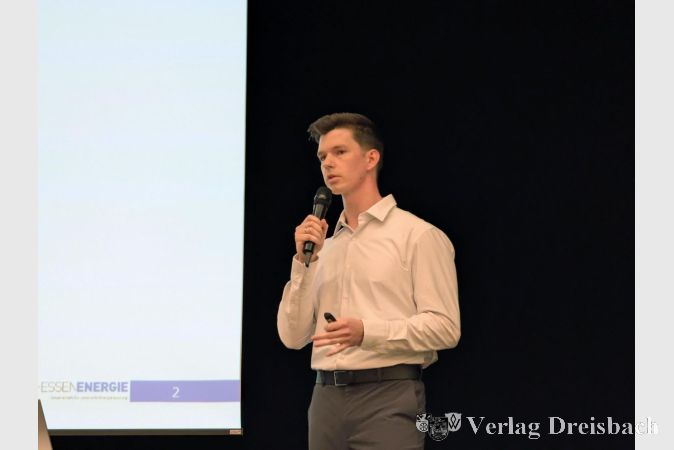 Foto: mpk
Projektleiter Henrik Wilhelm von der HessenEnergie Gesellschaft für rationelle Energienutzung mbH bei seiner Präsentation am vergangenen Donnerstag.