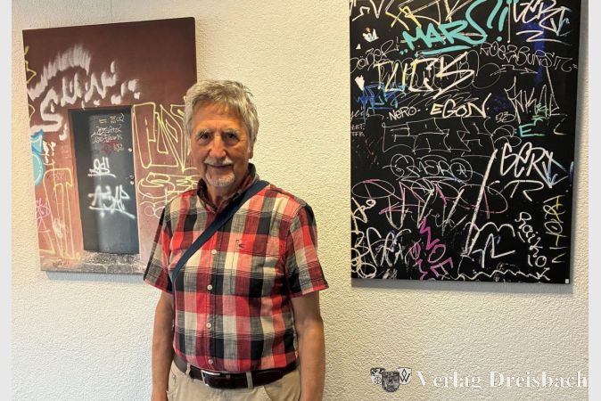 Foto: vdL
Seit 50 Jahren Vorsitzender: Hans-Peter Krecker vor seinen Fotografien.