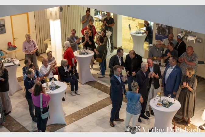 Foto: Sander
Empfang im Rat- und Bürgerhaus nach der Sitzung der Gemeindevertretung am 3. September.