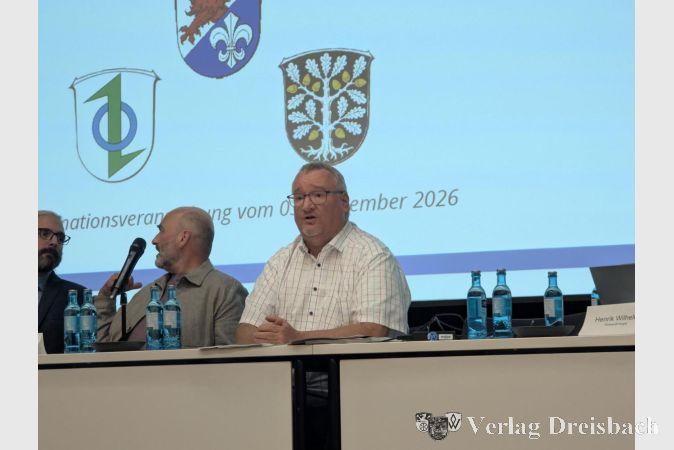 Foto: mpk
Bürgermeister Klaus Schindling begrüßte die zur Bürgerinformation erschienenen Gäste in der Stadthalle.