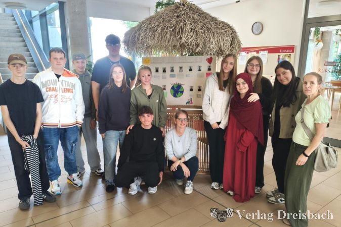 Foto: Kursana
Der Besuch der Senioren im Kursana Domizil ist für die Weingartenschülerinnen und -schüler immer etwas Besonderes, bei dem sie viel erleben und Neues erfahren.