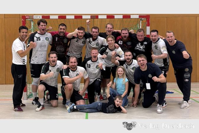Foto: vb
Die Herren 1 der HSG MainHandball startete mit einem überzeugenden Sieg gegen die Dritte Mannschaft der HSG Dotzheim/Schierstein III in die neue Runde.