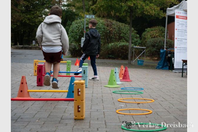 Foto: Reimann_FFC
Geschicklichkeitsübungen bei der Mini-Olympiade der Konrad-Adenauer-Schule.