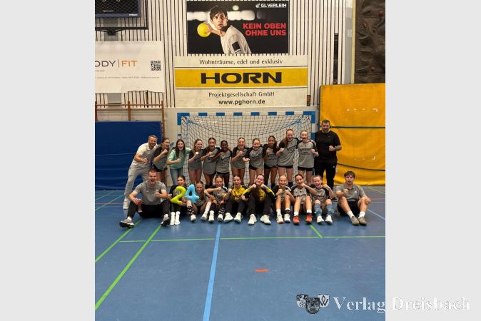 Foto: HSG
Die U14-Handballerinnen der HSG Schwarzbach holten den dritten Sieg im dritten Spiel.