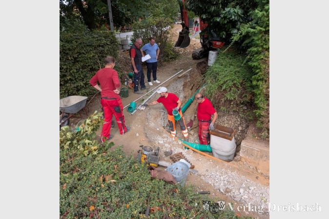 Foto: Gemeinde
Einbau eines Sinkkastens am Mühlenweg zwischen der Oberweidstraße und dem Weg „Am Alten Wasserwerk“.