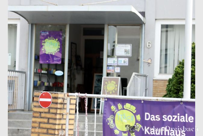 Foto: gus
Das Sozialkaufhaus in der Liebigstraße bietet gespendete, gebrauchte Waren günstig an. Die Abgabe des Buches löste umfangreiche Recherchen zum Ursprung des Werkes aus.