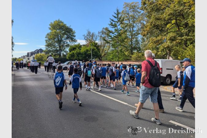 Foto: vb
Die Jugendmannschaften des SV 07 wirkten auch in diesem Jahr wieder beim Krifteler Kerbeumzug mit.