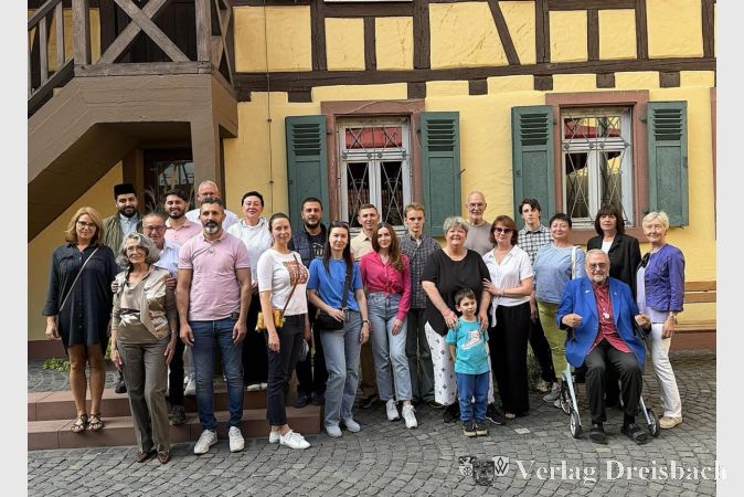 Foto: Waltraud Ohl
Teilnehmer und Teilnehmerinnen am multireligiösen Friedensgebet.