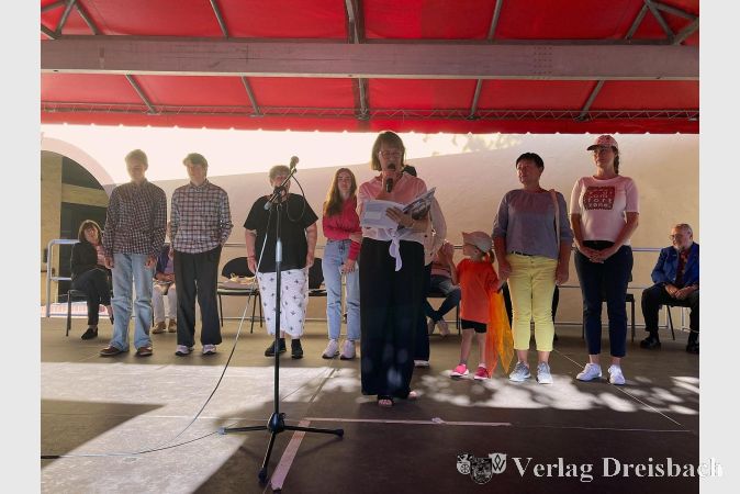 Foto: hl
Vertreter der Ukrainischen Gemeinschaft auf der Bühne.