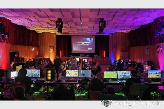 Foto: Gemeinde
Viertägige LAN-Party in der Kleinen Schwarzbachhalle: "TaunusLAN" feierte von Donnerstag bis Sonntag Geburtstag.