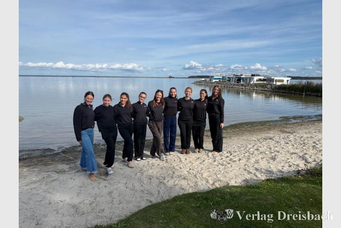 Foto: TuS Kriftel
Teambuilding an der Müritz (v.l.): Caroline, Frieda, Ilkay, Elsa, Alisa, Janine, Johanna, Luna und Johanna.