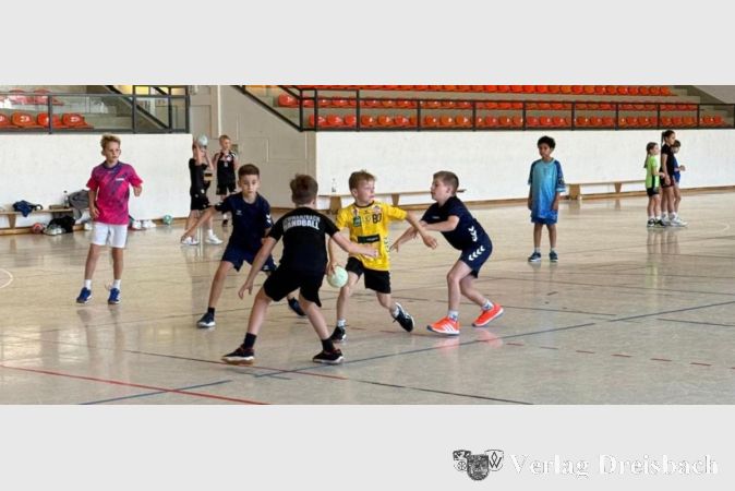 Foto: privat
Volle Aktion: Die Kinder und Jugendlichen beim Camp-Training.