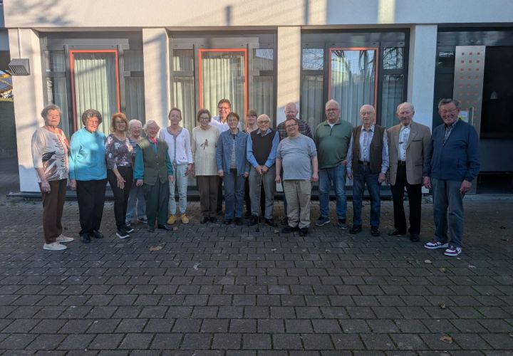 Ein wehmütiger Moment, als sich die Mitglieder des traditionsreichen Sängerbundes zum letzten Mal in den Clubräumen der Stadthalle versammeln.