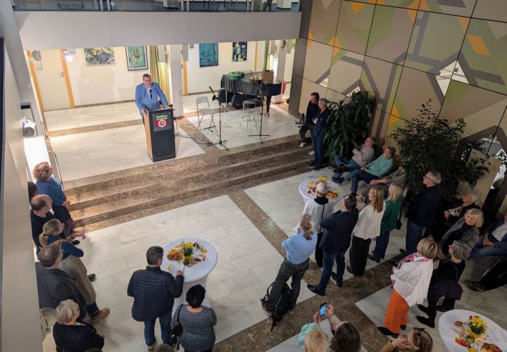 Bürgermeister Christian Seitz begrüßte die zahlreich erschienenen Gäste zur Ausstellungseröffnung am Mittwochabend im Foyer des Rat- und Bürgerhauses.